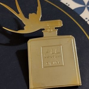 Chanel Pin
